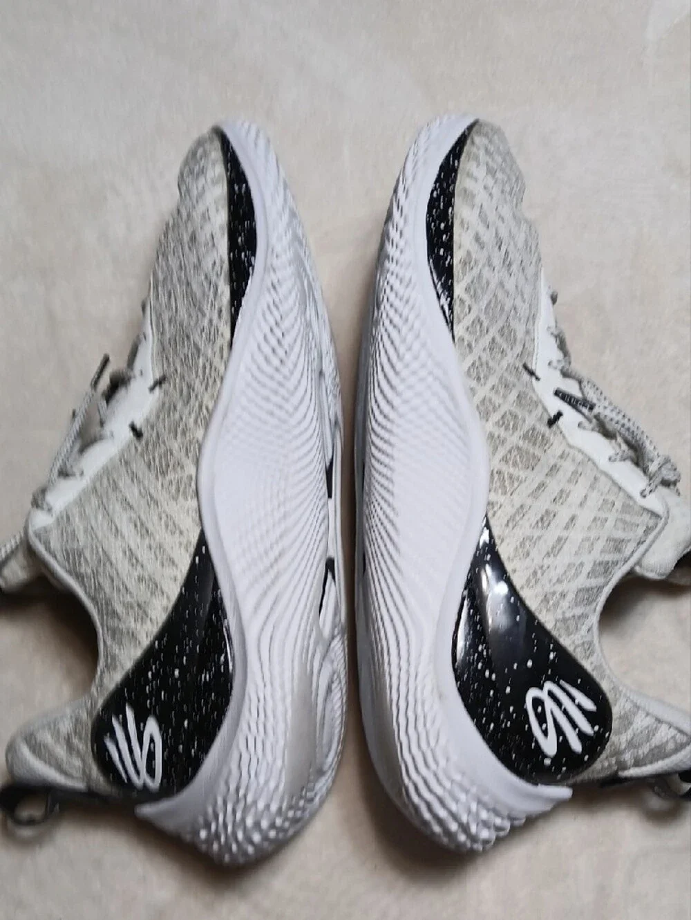 Under Armour Men's Off White and Black Athletic Shoes Size 17